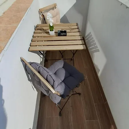 Nikos Apartment Warna